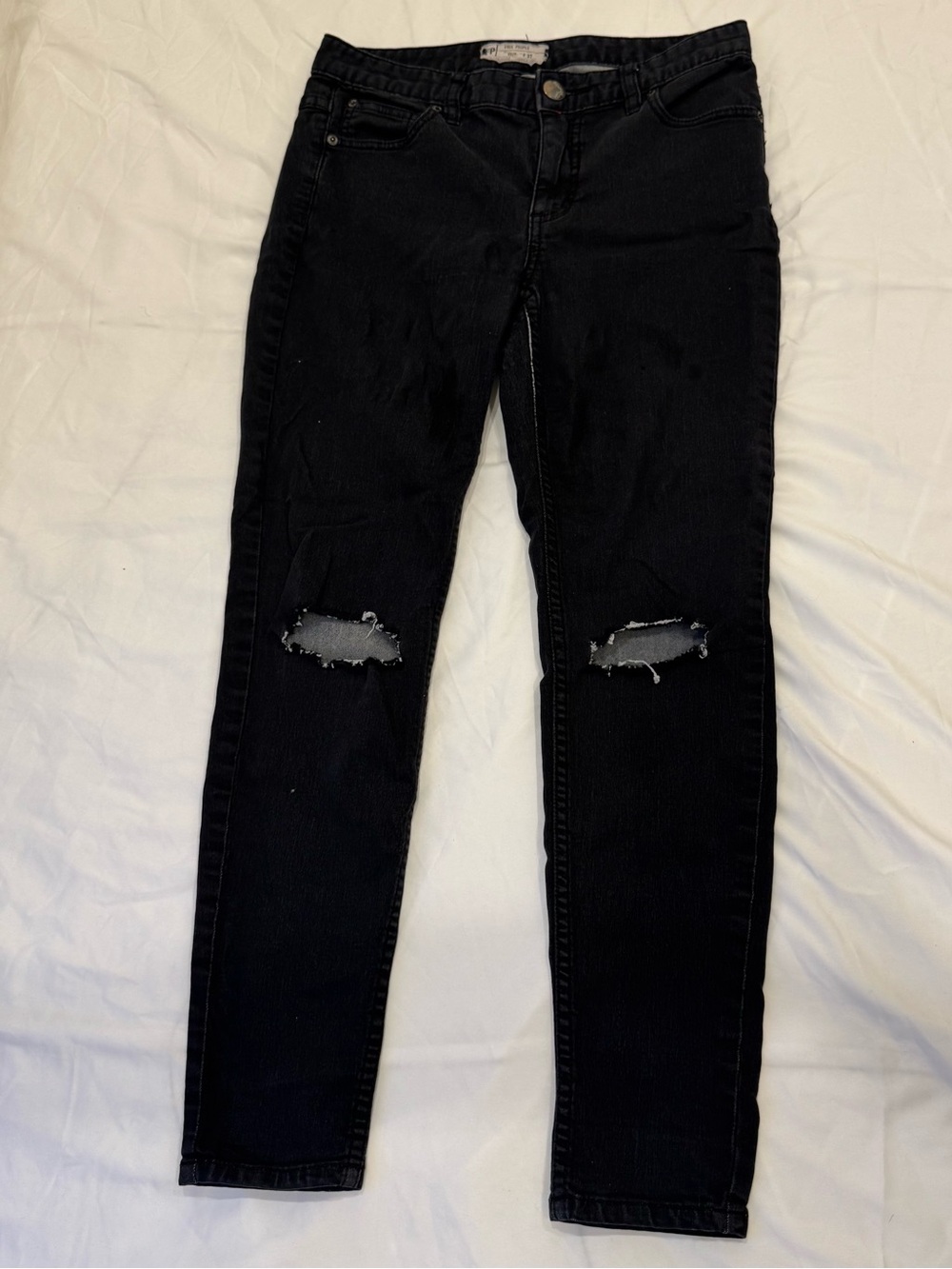 Free People Black Distressed Skinny Jeans Stretch Mid Rise Raw Knee Size 27